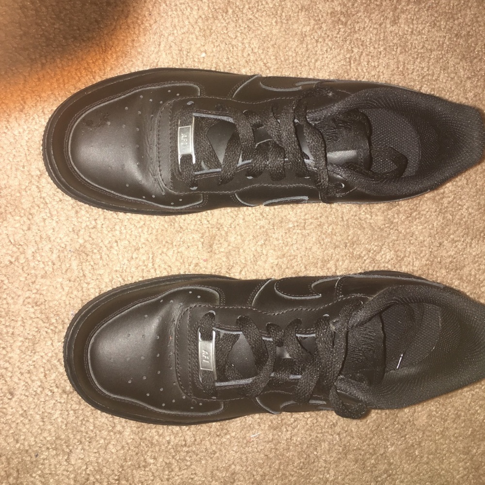 ALL BLACK NIKE AIR FORCE 1s